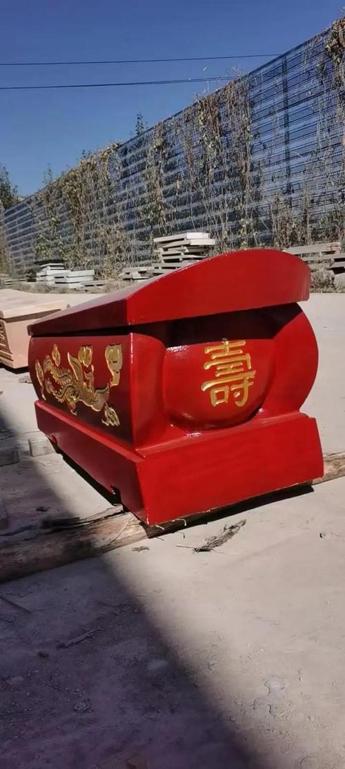 夢(mèng)見(jiàn)黑棺材
