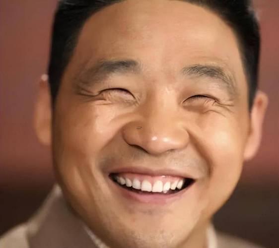 眼睛小得男人
