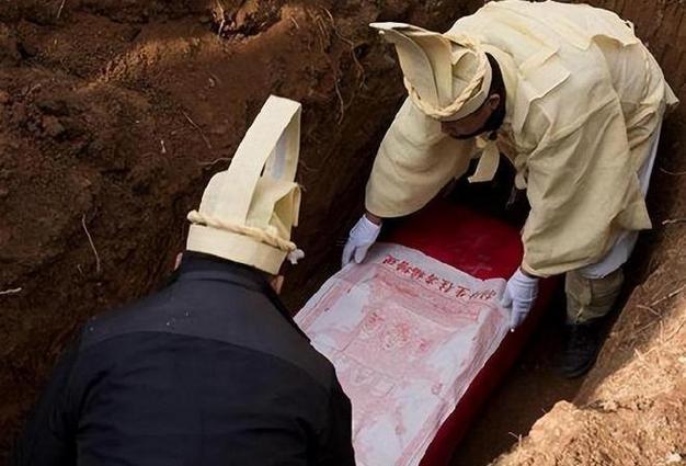 夢見埋死人何事東西意思
