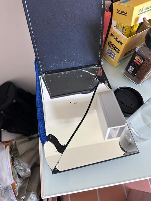 鏡子碎了