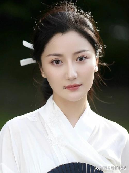 一臉福相得女孩