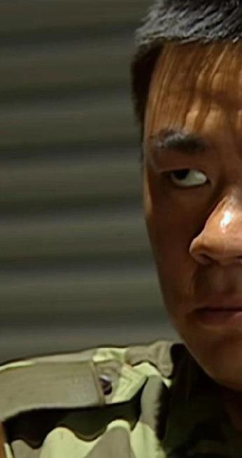眼白多的男人