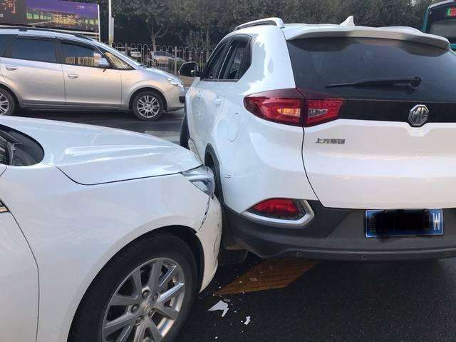 夢(mèng)到撞車