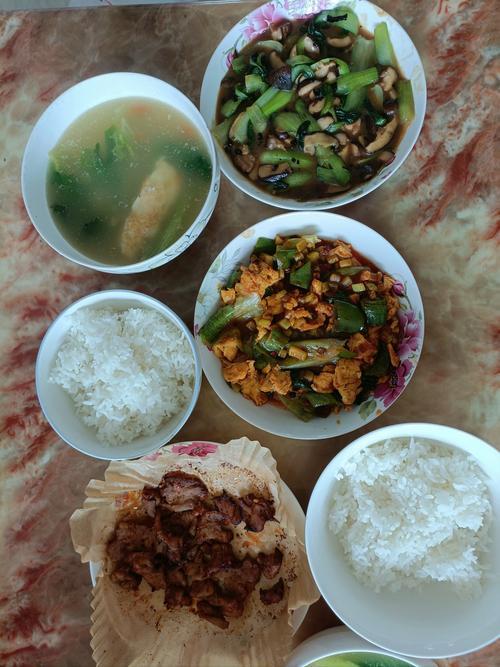 夢(mèng)見做飯
