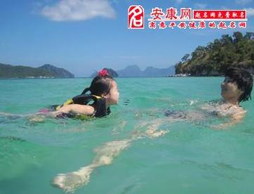 夢見海里游泳