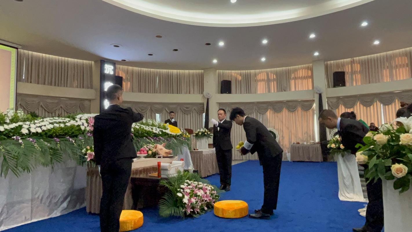 夢見白事場面什么東西意思