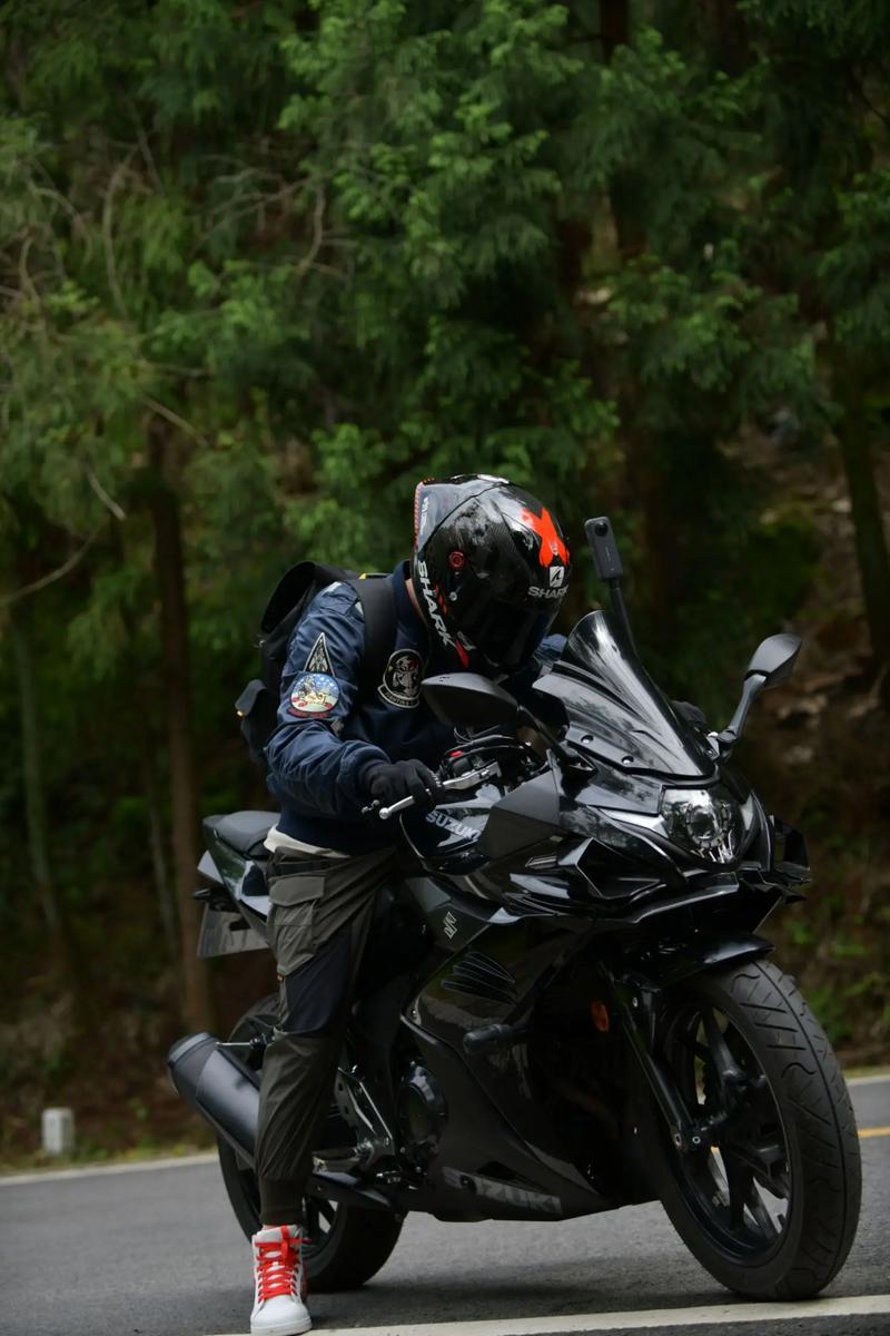 夢(mèng)見(jiàn)摩托車(chē)