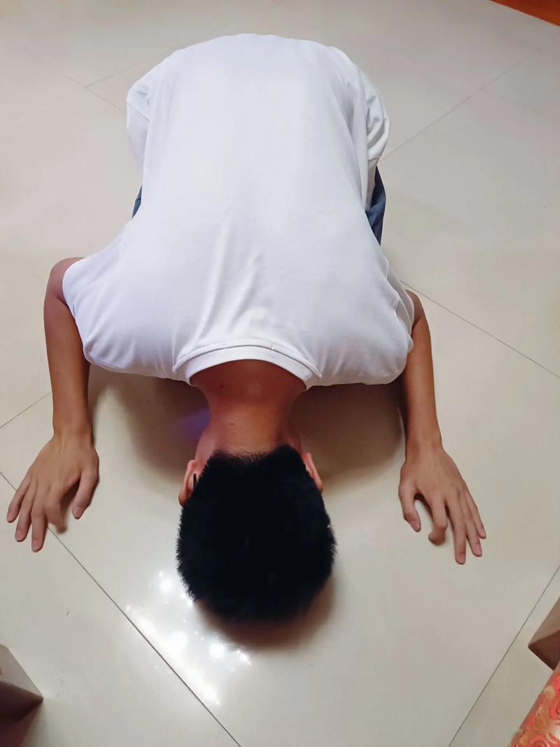 跪下磕頭