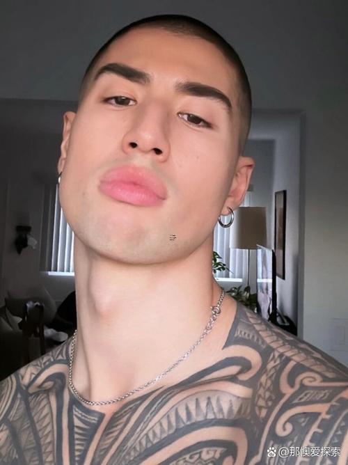 嘴唇厚的男人代表什么東西