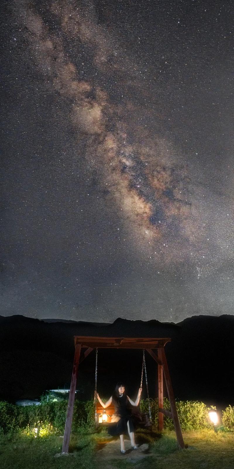 雙子座流星雨劃過(guò)天際