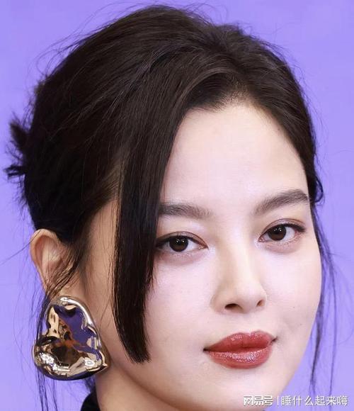 嘴唇厚的女人