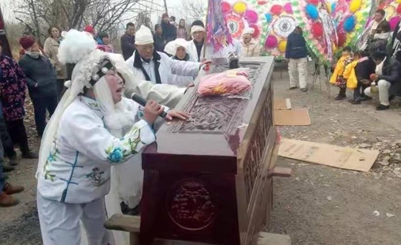 死人出殯
