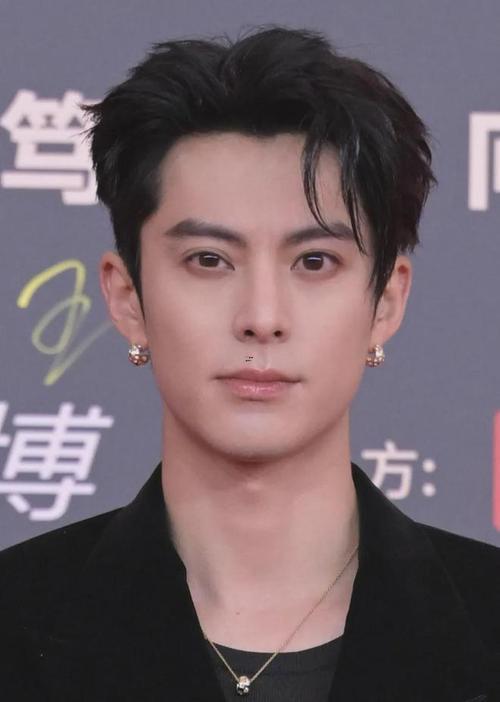 國字臉男生