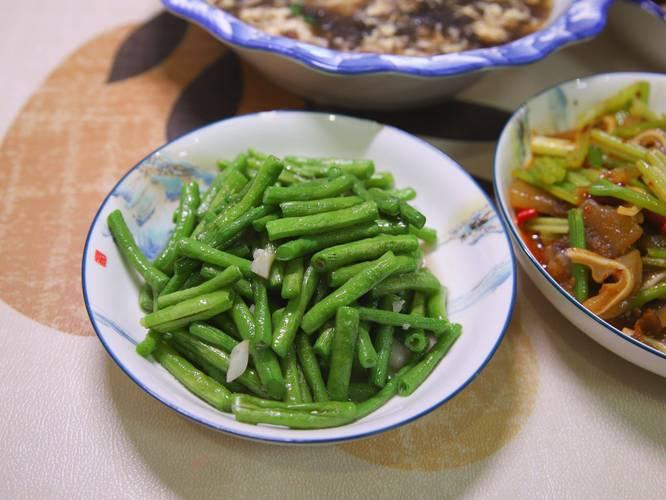 夢見吃排骨