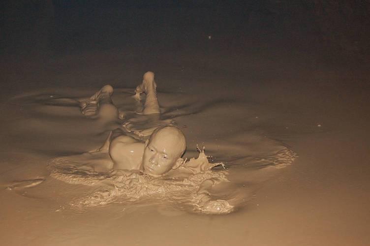 夢(mèng)見(jiàn)在水里游泳