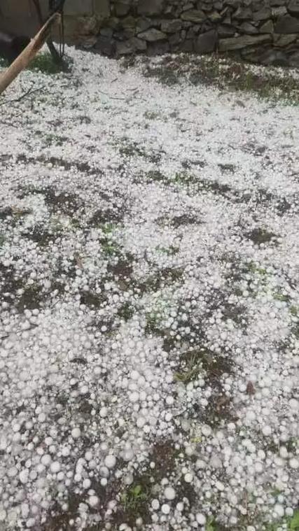 夢(mèng)見(jiàn)下冰雹是啥東西征兆