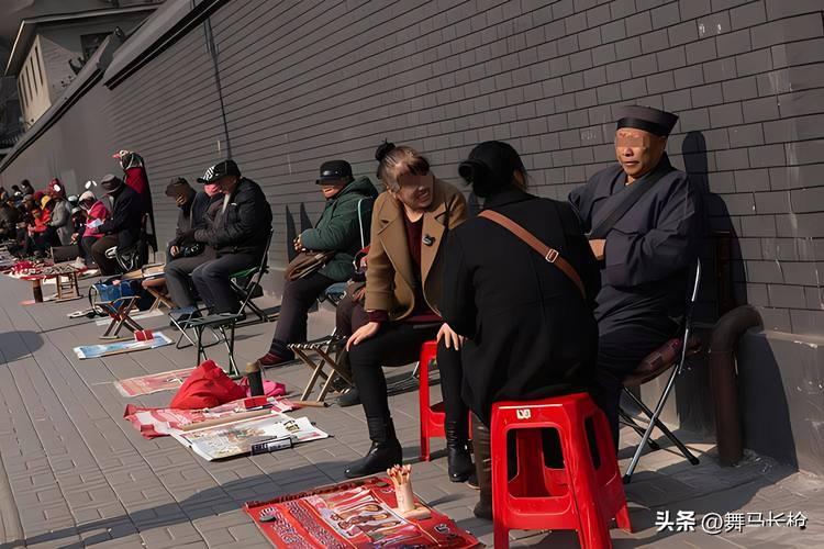 橫店有個(gè)算命很準(zhǔn)的