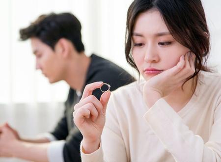 手臂有痣前世姻緣,右臂內(nèi)側(cè)有痣的女人姻緣