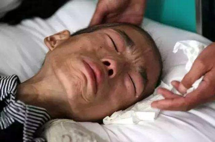 人臨終前為什么手在空中抓
