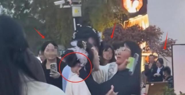 兩個(gè)女人打架