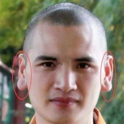 耳朵薄的男人