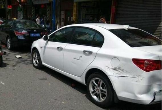 做夢夢見車被撞了