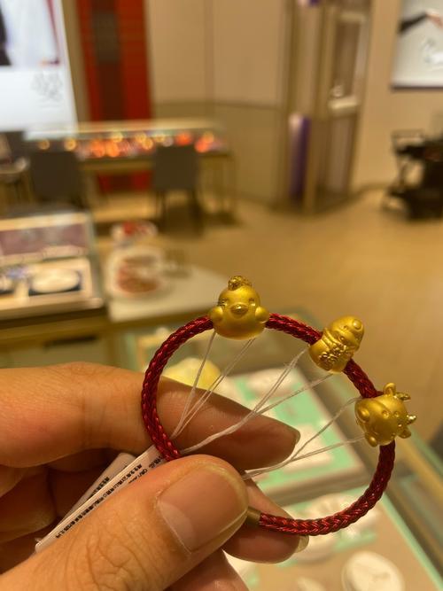 轉(zhuǎn)運珠男女怎么戴